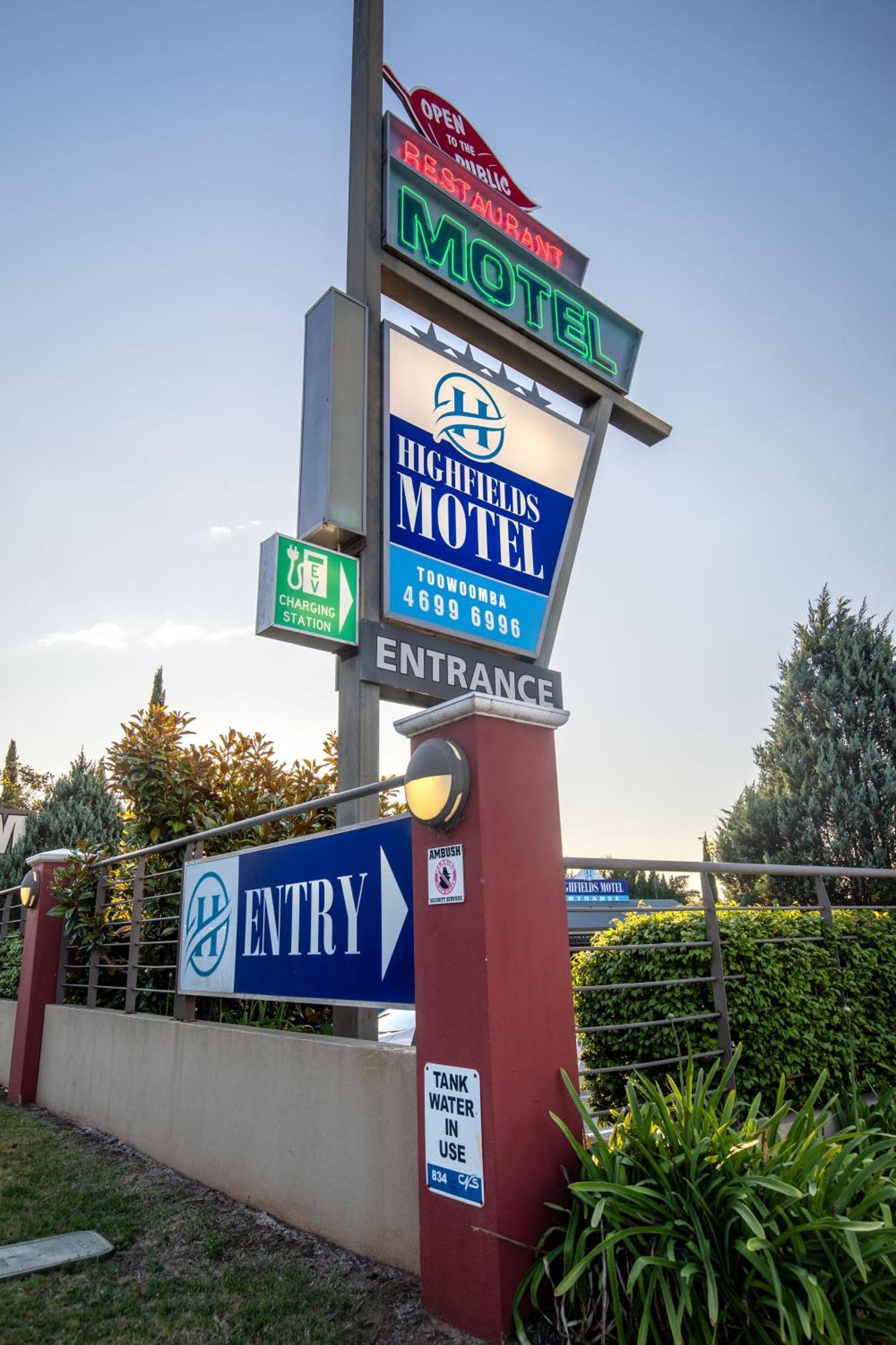 คันทรี่คอมฟอร์ทตูวูมบาโฮเต็ล Motel Highfields ภายนอก รูปภาพ